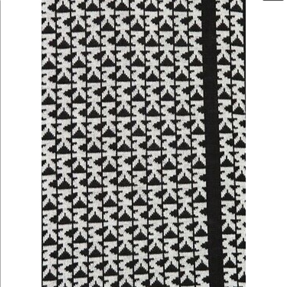 MICHAEL KORS INFINITY SCARF - Picture 4 of 7